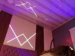 rihanarose's CamSoda show and profile