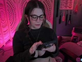 lila-ellis webcam model