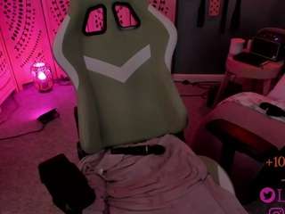 Live webcam model lila-ellis on Soda Cams