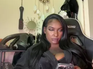 Crazzyboutrain's Live Sex Cam Show