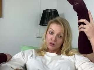 hornygirl1473's CamSoda show and profile