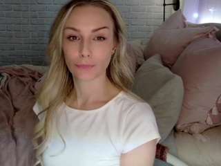 Live webcam model briehunter on Soda Cams