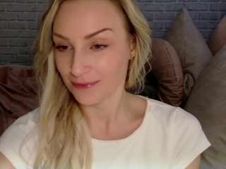 Live webcam model briehunter on Soda Cams