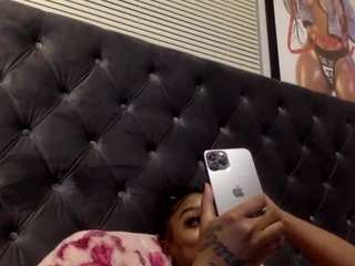 lovelyhustle Live Webcam on CamSoda
