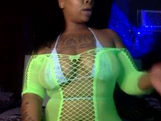 lovelyhustle Live Webcam on CamSoda