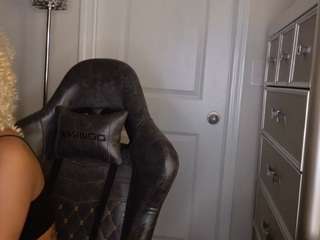 Live webcam model butterflybooty on Soda Cams