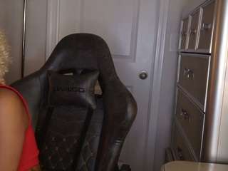 Live webcam model butterflybooty on Soda Cams