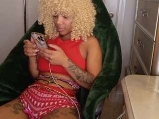 Live webcam model butterflybooty on Soda Cams