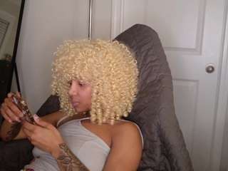 Live webcam model butterflybooty on Soda Cams