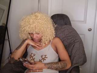 Live webcam model butterflybooty on Soda Cams