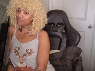 Live webcam model butterflybooty on Soda Cams