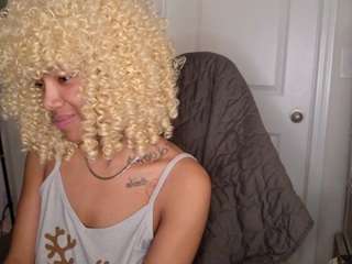 Live webcam model butterflybooty on Soda Cams