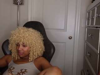 Live webcam model butterflybooty on Soda Cams