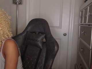 Live webcam model butterflybooty on Soda Cams