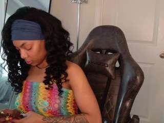 Live webcam model butterflybooty on Soda Cams