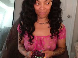 Live webcam model butterflybooty on Soda Cams