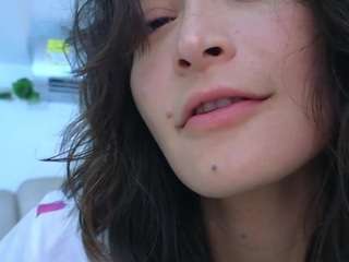 azaleiia Live Webcam on CamSoda