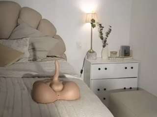 Azaleiia's cam show statistics and live stream