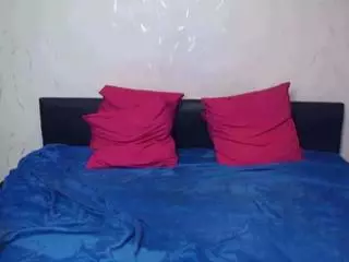 ElisaAndRia's Live Sex Cam Show