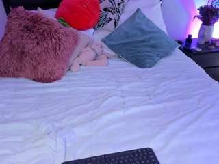 Live webcam model mollywhite on Soda Cams