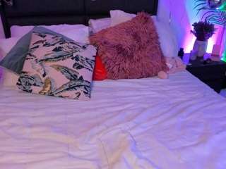 Live webcam model mollywhite on Soda Cams