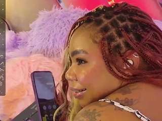 tarawilsonn's CamSoda show and profile