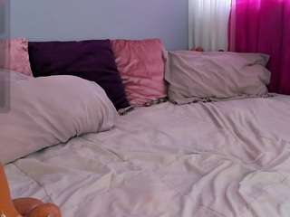 mollyybloom Live Webcam on CamSoda