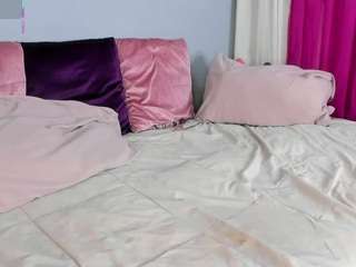 mollyybloom Live Webcam on CamSoda