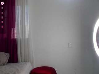 mollyybloom webcam model