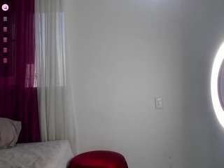 mollyybloom webcam model