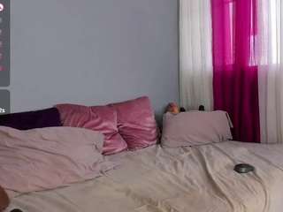 mollyybloom webcam model