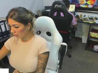 amyhonney's Cam show and profile