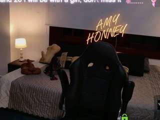 Live webcam model amyhonney on Soda Cams