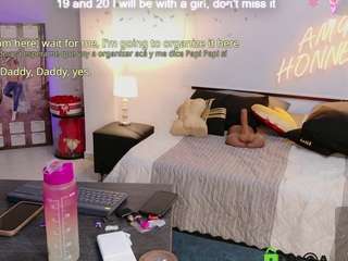 amyhonney's CamSoda show and profile