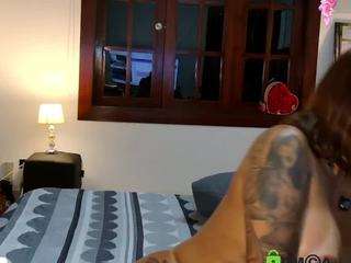 Amyhonney's cam show statistics and live stream