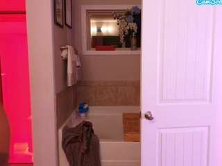 Live webcam model msfitqueen on Soda Cams