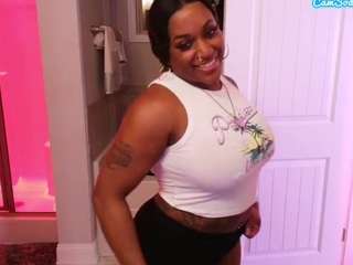 Live webcam model msfitqueen on Soda Cams