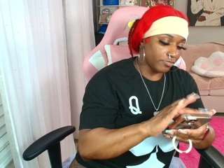 Live webcam model msfitqueen on Soda Cams