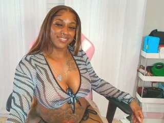 Live webcam model msfitqueen on Soda Cams