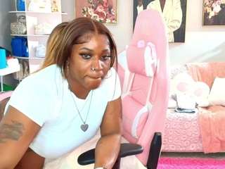 Live webcam model msfitqueen on Soda Cams