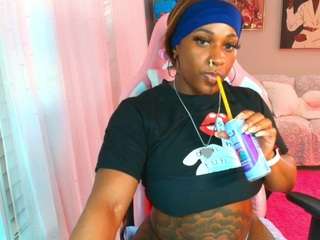 Live webcam model msfitqueen on Soda Cams