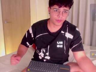 This model is live right now. isabellamout