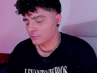 Isabellamout's cam show statistics and live stream