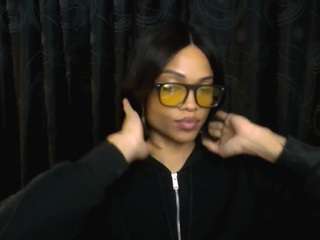 Live webcam model tiaramace on Soda Cams