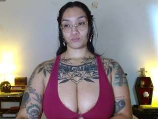 le modèle toothyy est en webcam porno dans un show sur le site camsoda, il possède les tags suivants: anal,nature,anal-toys,lush,middle aged,muscular,naked,natural,no drinking,hairy pussy,no smoking,oil,pussy,shaved,tattoos,toys,workout,hot,lovense,flash