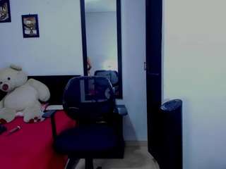 kirasky's CamSoda show and profile