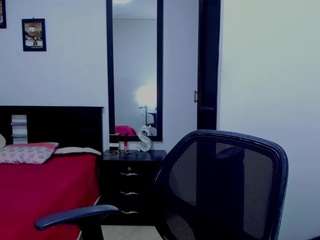 kirasky's CamSoda show and profile