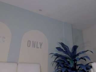 christinavieri live cam profile