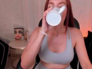 Mia Farrell live webcam show