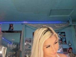 Camgirl is actually offline